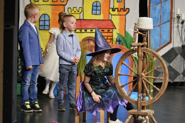 Dzieci z Publicznego Przedszkola Sióstr Prezentek na przeglądzie teatralnym 