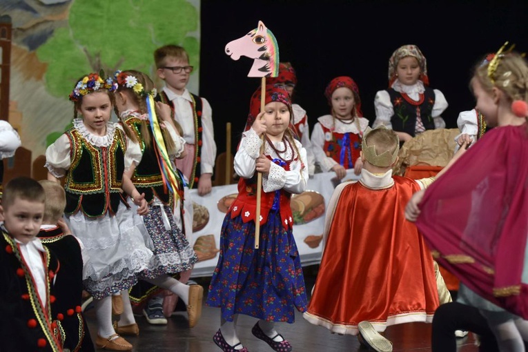 Dzieci z Publicznego Przedszkola Sióstr Prezentek na przeglądzie teatralnym 