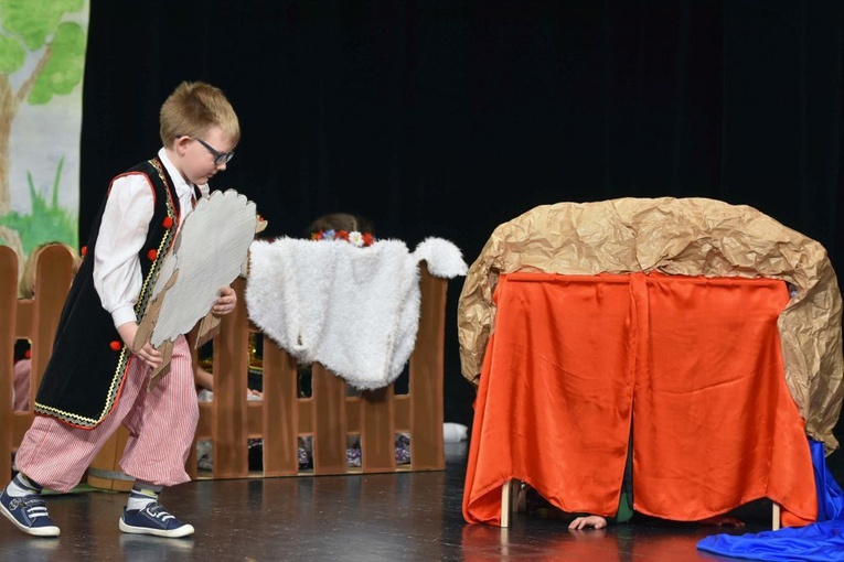 Dzieci z Publicznego Przedszkola Sióstr Prezentek na przeglądzie teatralnym 
