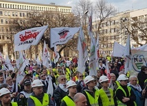Pikieta Solidarności przed Urzędem Wojewódzkim w Katowicach.