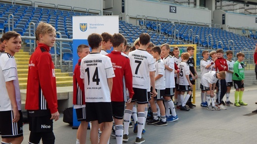 Trening Anity Włodarczyk z dziećmi na Stadionie Śląskim