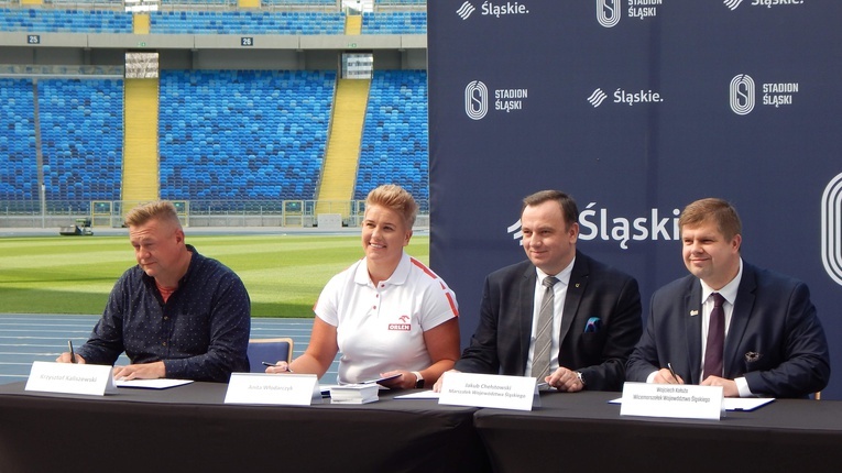 Trening Anity Włodarczyk z dziećmi na Stadionie Śląskim