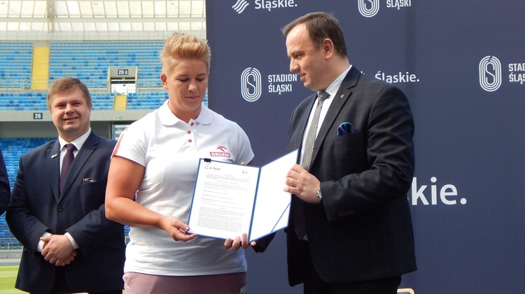 Trening Anity Włodarczyk z dziećmi na Stadionie Śląskim