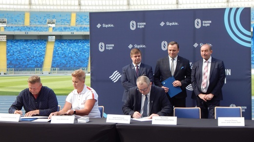 Trening Anity Włodarczyk z dziećmi na Stadionie Śląskim
