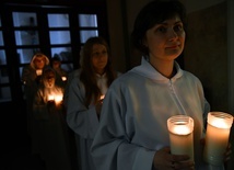 Droga Krzyżowa uczniów z Bobrowa w koszalińskiej katedrze