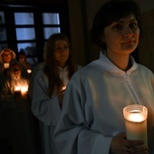 Droga Krzyżowa uczniów z Bobrowa w koszalińskiej katedrze