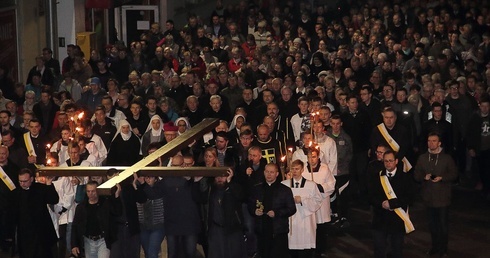 Jak przed 28 laty. Droga Krzyżowa ulicami Koszalina