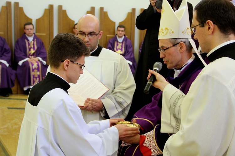 Tarnowskie seminarium. Przyjęcie do posługi lektoratu i akolitatu