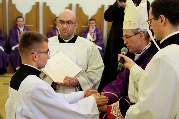 Tarnowskie seminarium. Przyjęcie do posługi lektoratu i akolitatu