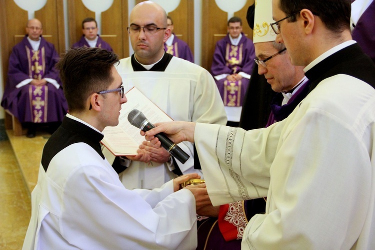 Tarnowskie seminarium. Przyjęcie do posługi lektoratu i akolitatu