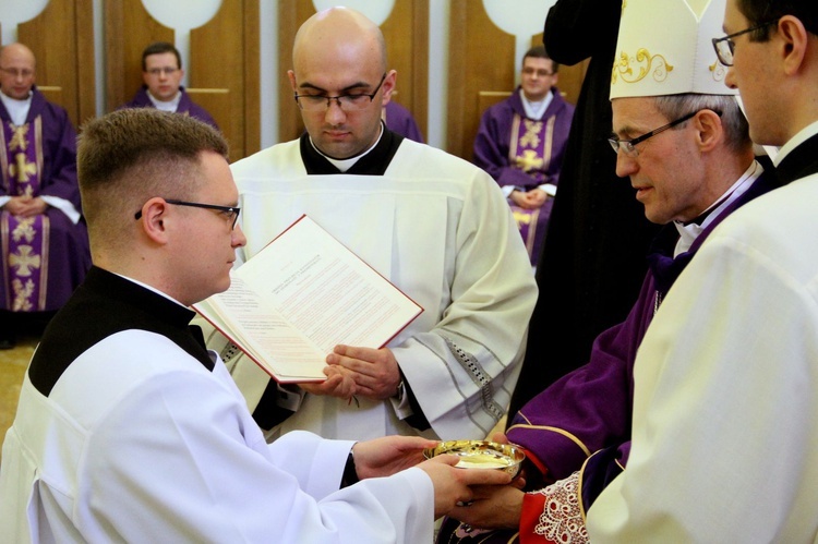 Tarnowskie seminarium. Przyjęcie do posługi lektoratu i akolitatu