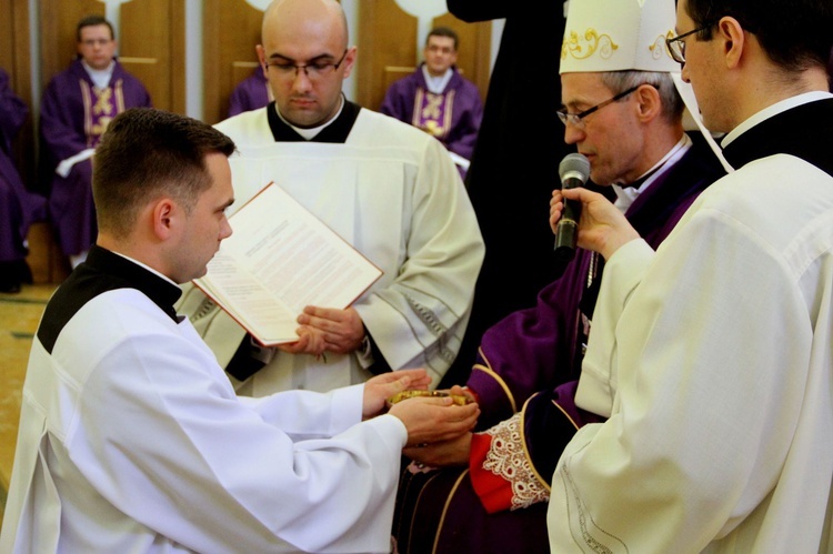 Tarnowskie seminarium. Przyjęcie do posługi lektoratu i akolitatu