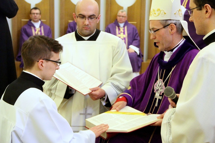 Tarnowskie seminarium. Przyjęcie do posługi lektoratu i akolitatu