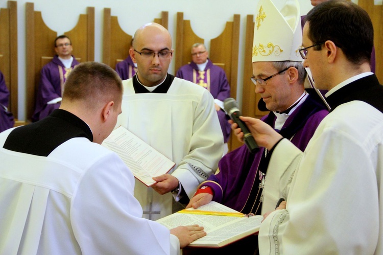 Tarnowskie seminarium. Przyjęcie do posługi lektoratu i akolitatu