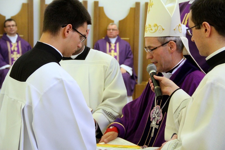 Tarnowskie seminarium. Przyjęcie do posługi lektoratu i akolitatu