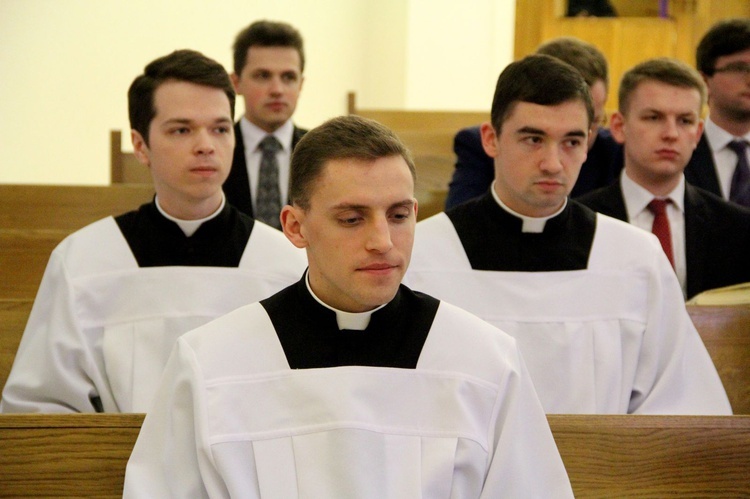 Tarnowskie seminarium. Przyjęcie do posługi lektoratu i akolitatu