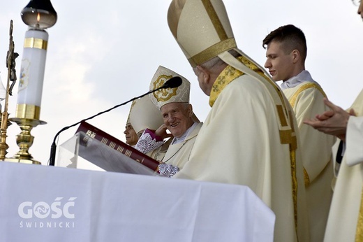 Msza papieska na wałbrzyskim stadionie