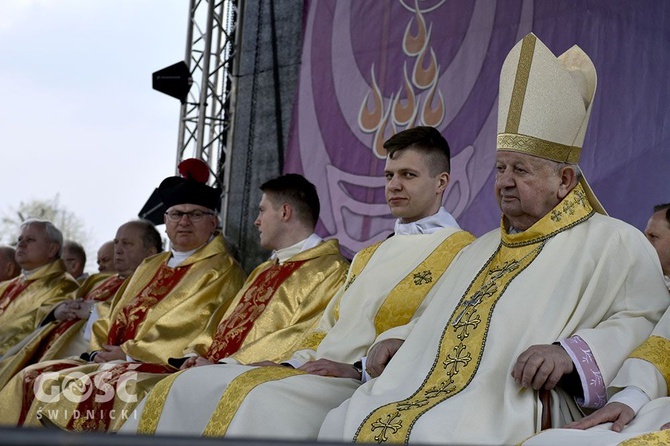 Msza papieska na wałbrzyskim stadionie