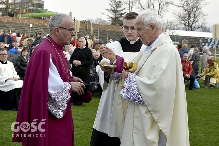 Msza papieska na wałbrzyskim stadionie