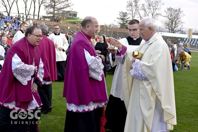 Msza papieska na wałbrzyskim stadionie