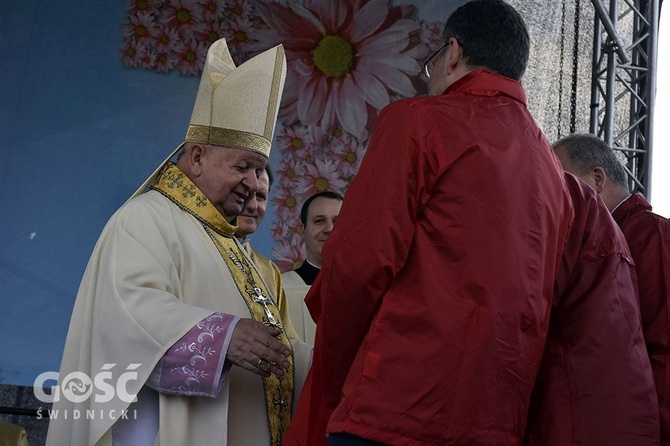 Msza papieska na wałbrzyskim stadionie