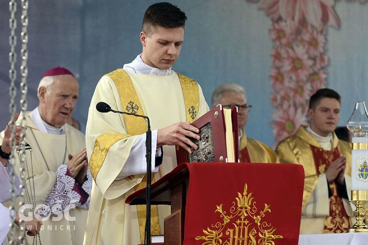 Msza papieska na wałbrzyskim stadionie