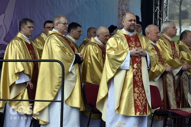 Msza papieska na wałbrzyskim stadionie