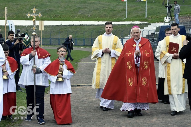 Msza papieska na wałbrzyskim stadionie