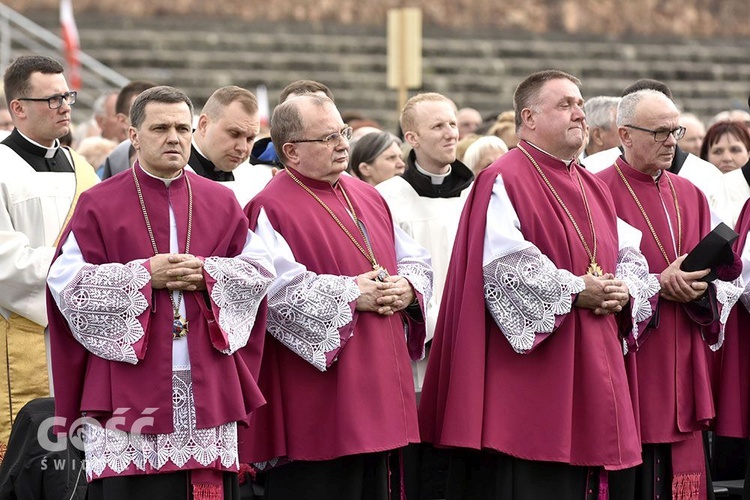 Msza papieska na wałbrzyskim stadionie