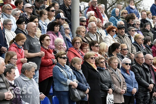 Msza papieska na wałbrzyskim stadionie