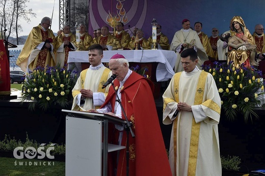 Msza papieska na wałbrzyskim stadionie