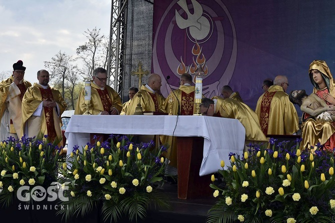 Msza papieska na wałbrzyskim stadionie