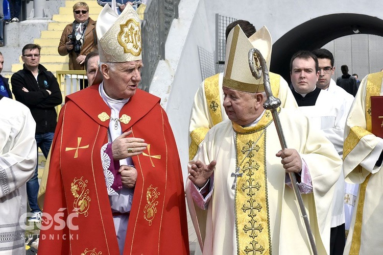 Msza papieska na wałbrzyskim stadionie