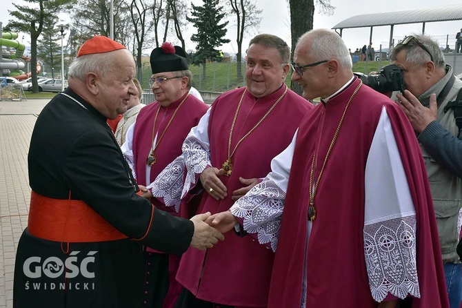 Msza papieska na wałbrzyskim stadionie