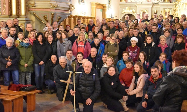 Choć nie wszyscy doszli do celu, to jednak liczba uczestników EDK na początku drogi była imponująca.