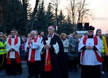 W Żyrardowie w Drodze Krzyżowej ulicami miasta uczestniczył biskup ordynariusz.