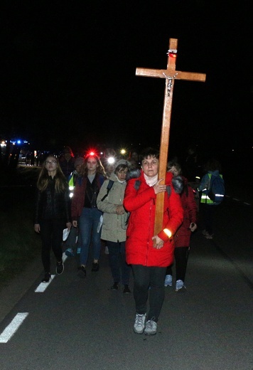 Nocna Piesza Pielgrzymka z Gniechowic do sanktuarium w Sulistrowiczkach