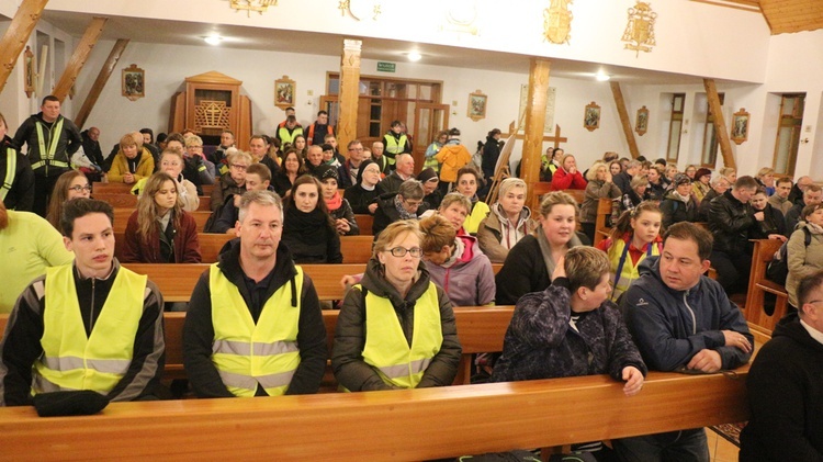 Nocna Piesza Pielgrzymka z Gniechowic do sanktuarium w Sulistrowiczkach