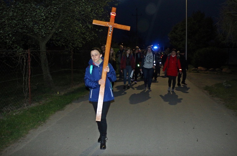 Nocna Piesza Pielgrzymka z Gniechowic do sanktuarium w Sulistrowiczkach