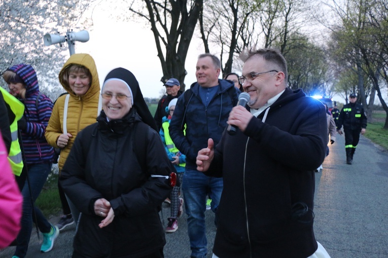 Nocna Piesza Pielgrzymka z Gniechowic do sanktuarium w Sulistrowiczkach