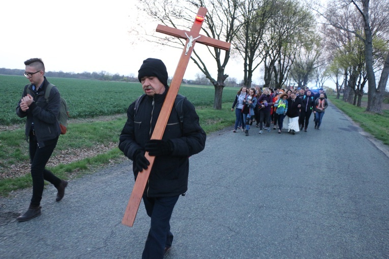 Nocna Piesza Pielgrzymka z Gniechowic do sanktuarium w Sulistrowiczkach