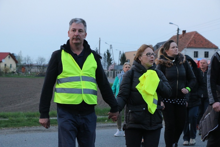 Nocna Piesza Pielgrzymka z Gniechowic do sanktuarium w Sulistrowiczkach