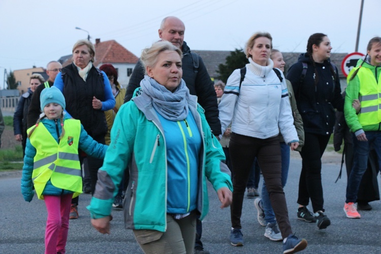 Nocna Piesza Pielgrzymka z Gniechowic do sanktuarium w Sulistrowiczkach