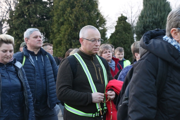 Nocna Piesza Pielgrzymka z Gniechowic do sanktuarium w Sulistrowiczkach