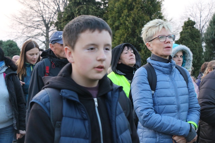 Nocna Piesza Pielgrzymka z Gniechowic do sanktuarium w Sulistrowiczkach