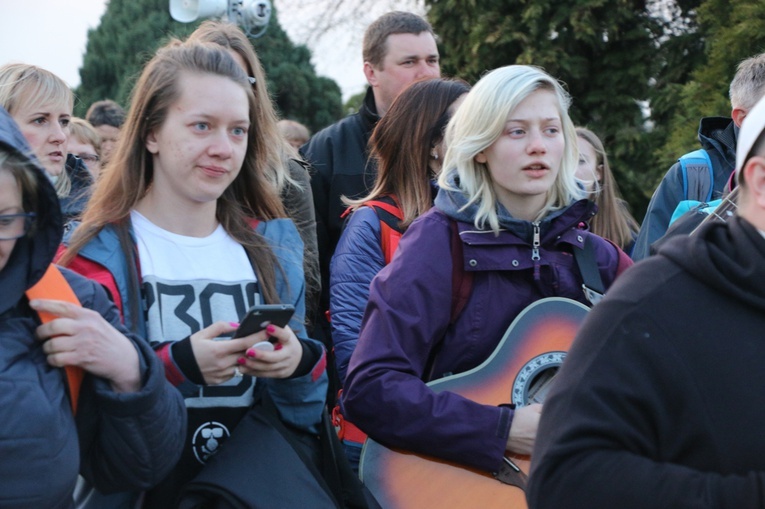 Nocna Piesza Pielgrzymka z Gniechowic do sanktuarium w Sulistrowiczkach