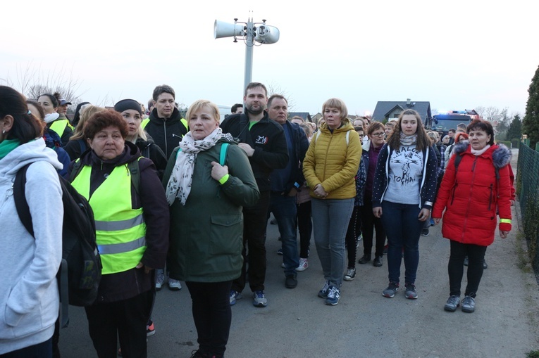 Nocna Piesza Pielgrzymka z Gniechowic do sanktuarium w Sulistrowiczkach
