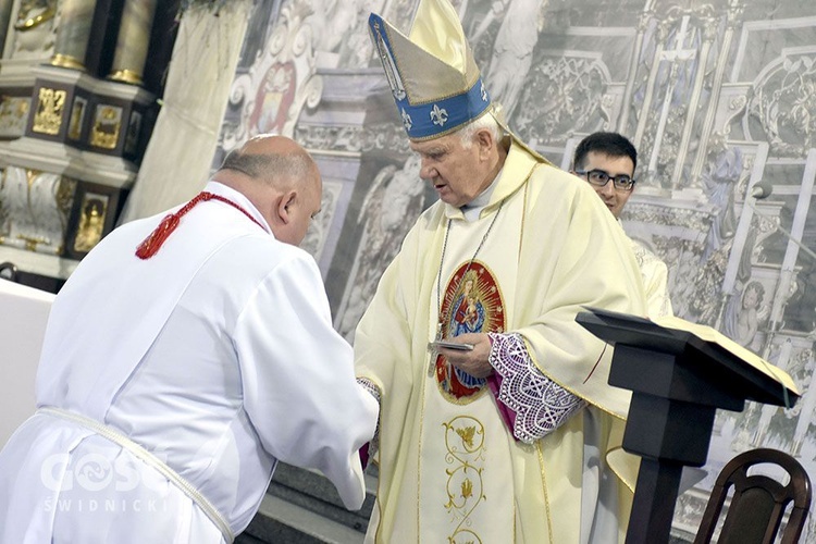 Błogosławieństwo nadzwyczajnych szafarzy, ceremoniarzy i lektorów