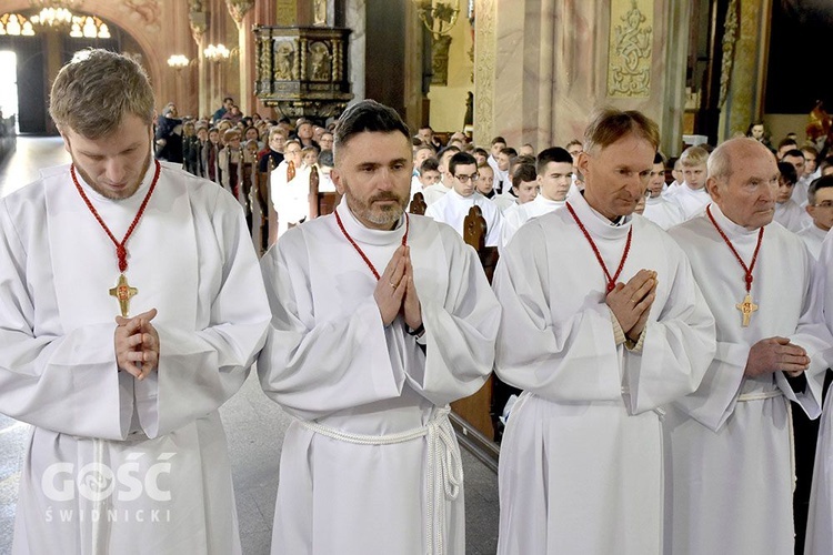 Błogosławieństwo nadzwyczajnych szafarzy, ceremoniarzy i lektorów