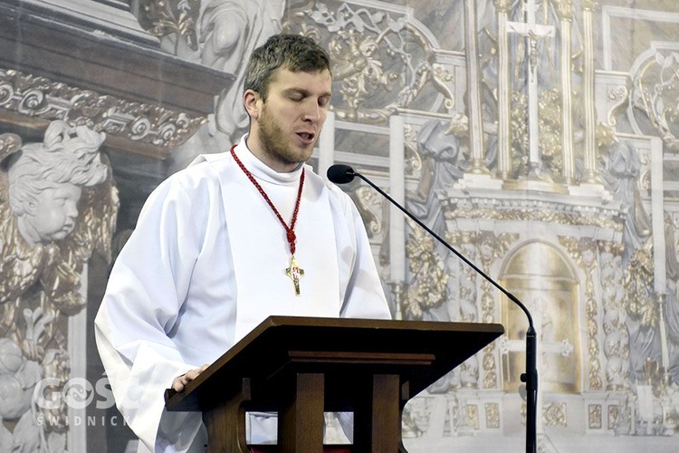 Błogosławieństwo nadzwyczajnych szafarzy, ceremoniarzy i lektorów